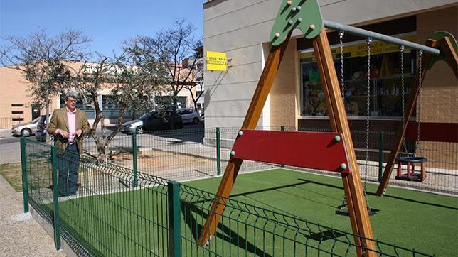 El Ayuntamiento finaliza las mejoras en varios parques infantiles