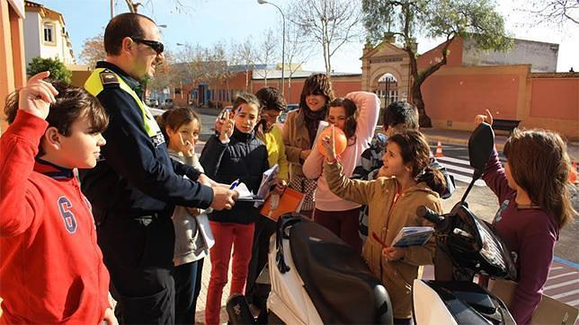 Mairena pone «multas simbólicas» para educar a los escolares