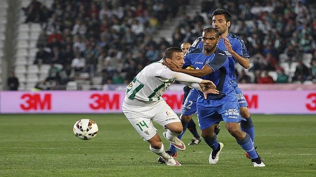 El Córdoba regala otros tres puntos al Getafe (1-2) y se aleja de Primera