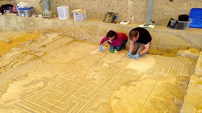 Lanzan una campaña para financiar la restauración del mosaico expoliado en  Écija