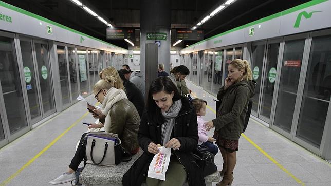 «Normalidad» en el metro de Sevilla durante la primera jornada de huelga