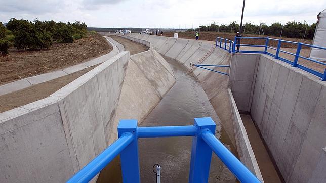 Sáenz de Santamaría anuncia 350 millones de euros en obras hidráulicas en Andalucía