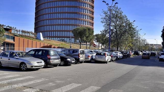La penitencia de aparcar el coche en Sevilla durante la Semana Santa