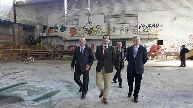 El alcalde, en el Pabellón de la Juventud antes de presentar el proyecto de gran gimnasio