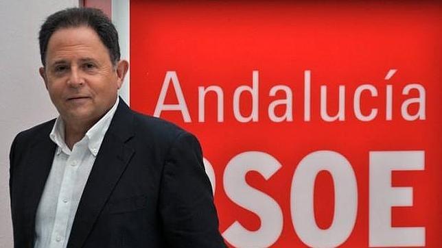 El alcalde socialista de Brenes y un concejal, en el banquillo por conceder licencias ilegales