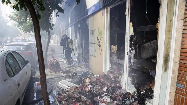 La investigación apunta a que el fuego del bazar de Ciudad Jardín fue intencionado