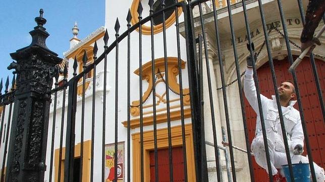 En imágenes: Así se acicala la plaza de toros de Sevilla