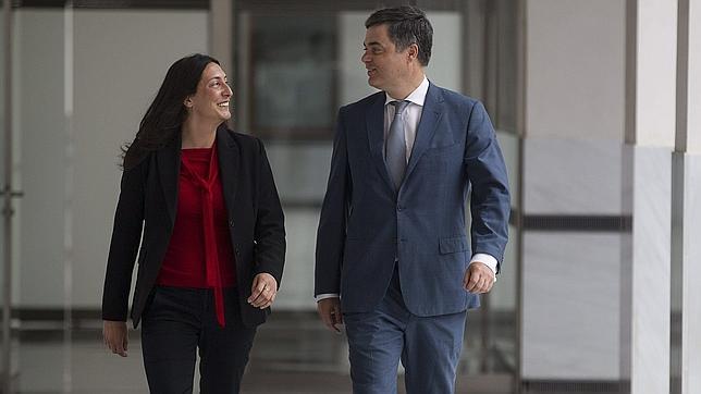 PSOE y PP se reúnen para intentar cerrar un acuerdo sobre la Mesa del Parlamento