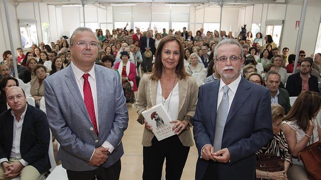 María Dueñas abre la Feria del Libro con un pregón lleno de vivencias en Córdoba