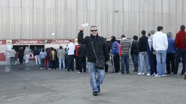 La visita del Barcelona no genera colas en el primer día de venta de entradas