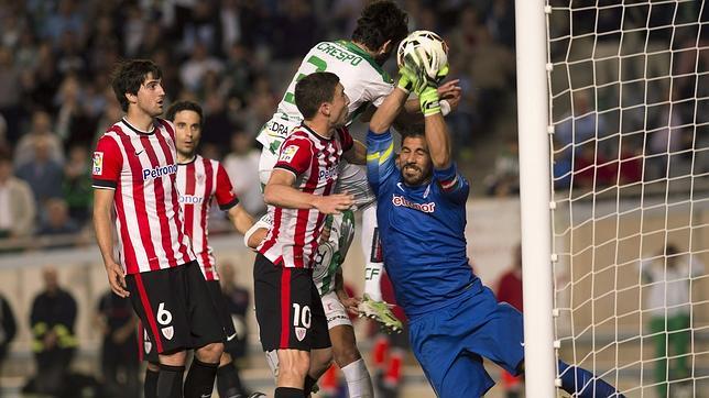 El Athletic se aprovecha de los males del Córdoba (0-1)