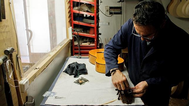El último guitarrero de la Sierra Sur de Sevilla