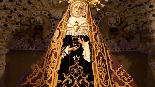 Imagen del manto de bolillos de la hermandad de los Dolores