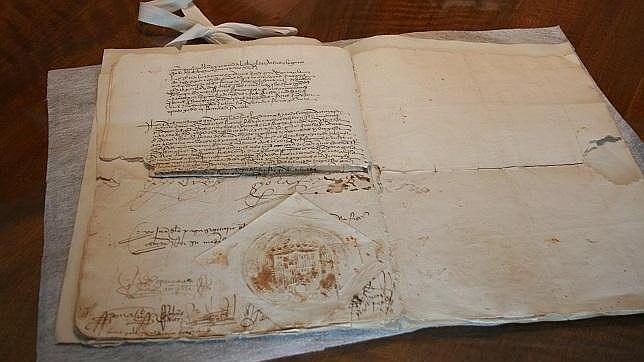 Documentos históricos del siglo XV robados de Baza vuelven al consistorio del municipio