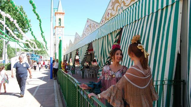 Altas temperaturas y buen ambiente en la Feria de Mayo