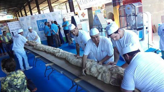 Málaga se come el pan más grande del mundo