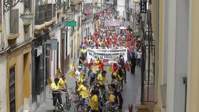 Los sindicatos dicen que la huelga la sigue el 90% y el Ayuntamiento lo baja al 25%