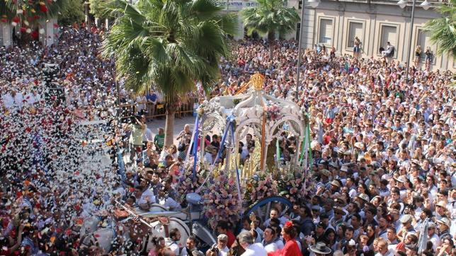 Más de 10.000 romeros caminan a El Rocío con la Hermandad de Huelva