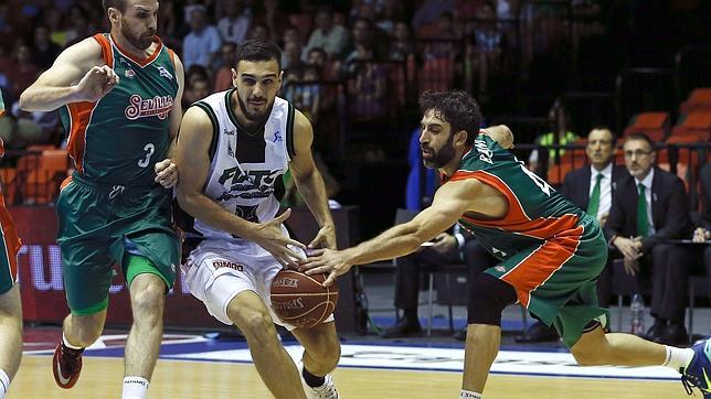 El Baloncesto Sevilla despide la liga con un triunfo sobre el Joventut (77-70)