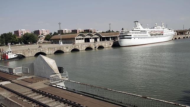 El crucero visto desde el Puente de Las Delicias