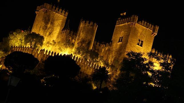 El Castillo renueva la iluminación artística con lámparas más ecológicas