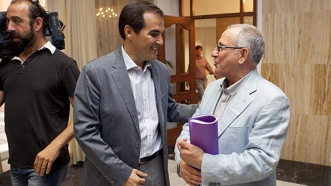 Nieto propone a PSOE y Ciudadanos un pacto y Ambrosio lo rechaza