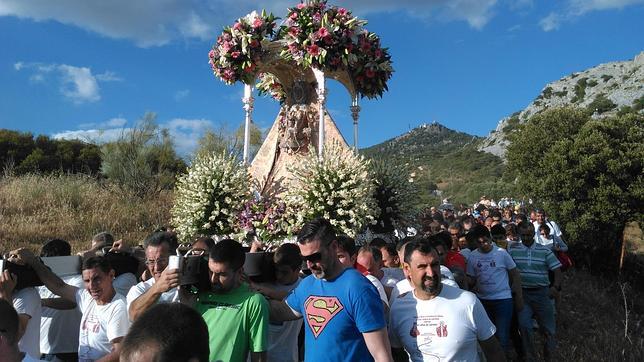 Cabra vive la «bajá» extraordinaria de su patrona antes de la Magna