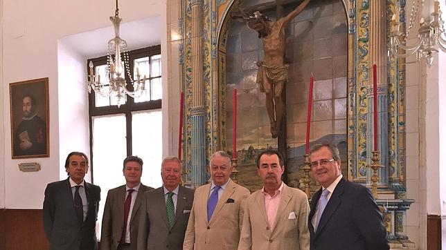 La Santa Caridad restaura el retablo cerámico de la Capilla de Cristo