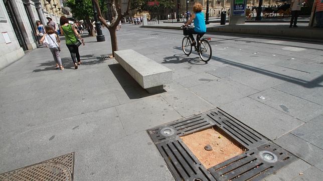 La Avenida de la Constitución, un obstáculo tras otro