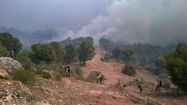 Con todo para luchar contra el mayor incendio del verano en Andalucía