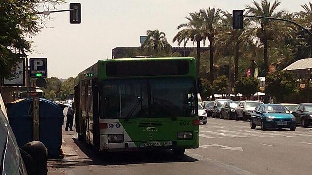 Otra avería obliga a desalojar un autobús en plena ola de calor