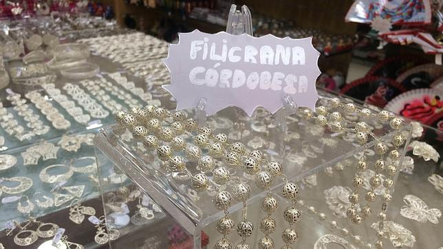 Parte de la colección de filigrana que se encuentra en la tienda Deanes, 8