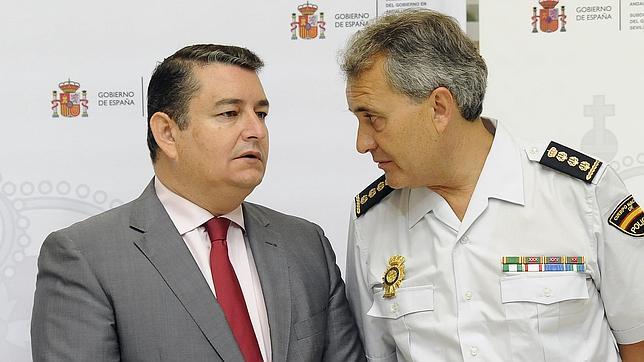 El delegado del Gobierno felicita a la Policía por su eficacia tras el crimen del vicario