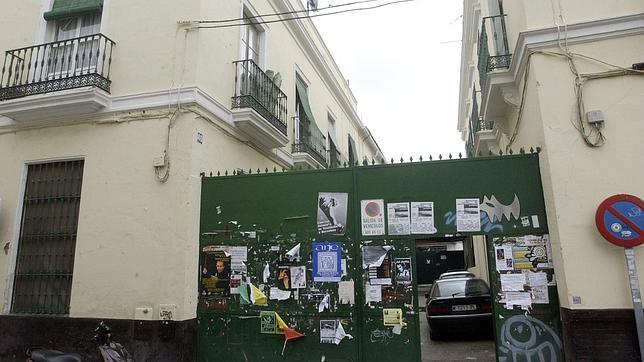 La Policía desaloja la parcela de la antigua sala Endanza