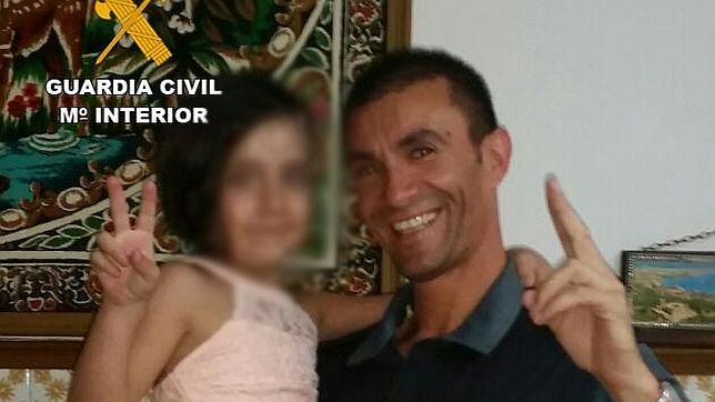 Un guardia civil salva la vida a una niña que se precipitó desde una altura de ocho metros en Huelva