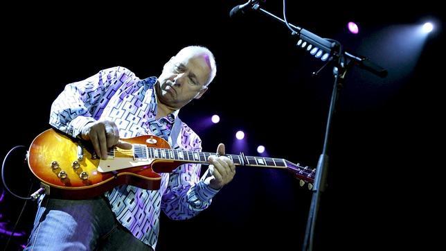 Sevilla salda su deuda con Mark Knopfler, leyenda viva de la guitarra