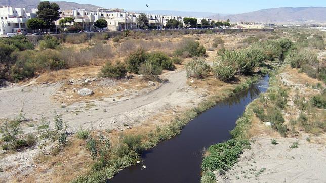 IU denuncia ante la Fiscalía vertidos de aguas fecales al río Andarax