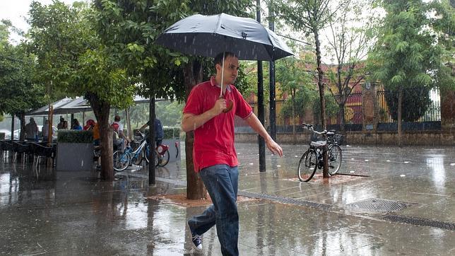 De los 40 grados del viernes a un sábado con lluvia y diez grados menos en Sevilla