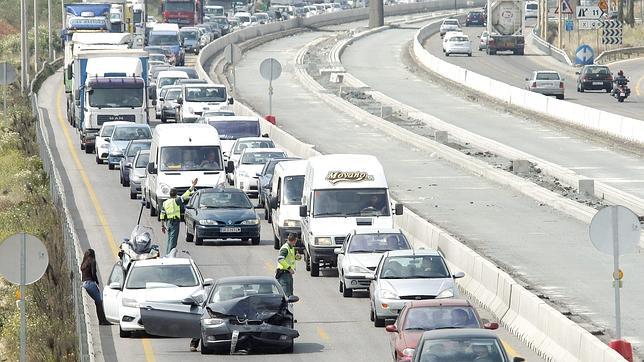 Las muertes en las carreteras sevillanas se reducen a la mitad en lo que va de año