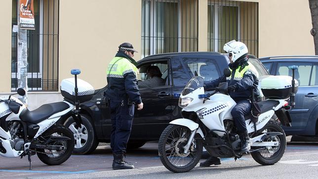 El Ayuntamiento de Córdoba prevé sacar 45 plazas de policía y 25 de bombero