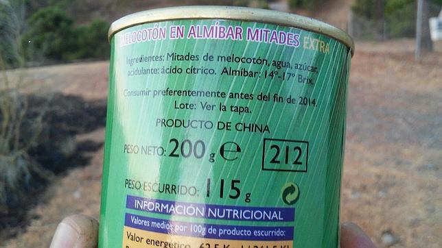La Junta entrega latas caducadas de melocotón en almíbar chino a trabajadores del Infoca