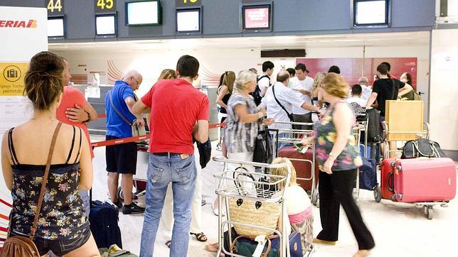 Más de 90.000 viajeros pasarán por el aeropuerto de San Pablo este fin de semana