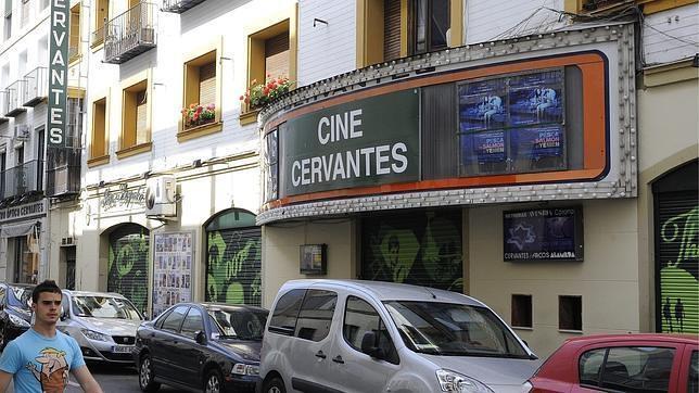 El Ayuntamiento estudia declarar «edificios singulares» los cines Alameda, Avenida y Cervantes