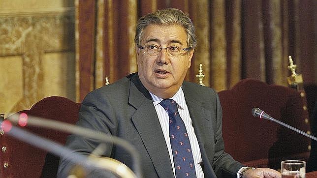 Zoido pide a Espadas que siga su senda de reducción de la presión fiscal en Sevilla