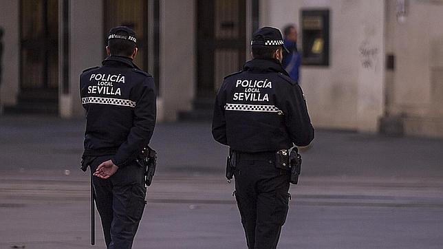 Un sindicalista fue obsequiado por el padre de un opositor a la Policía Local