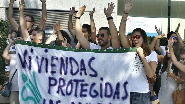 Denuncian a la Junta por no conceder las ayudas para la compra de vivienda protegida