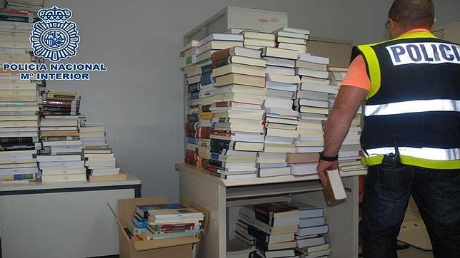 La Policía recupera 738 libros robados en un colegio por valor de 24.000 euros