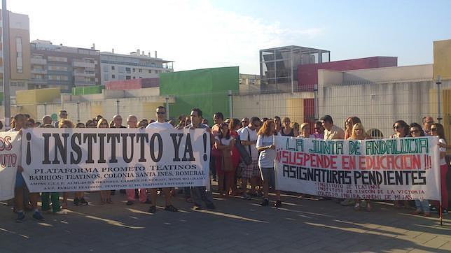 Los padres malagueños de Teatinos no saben cómo la Junta escolarizará a sus hijos en 2016