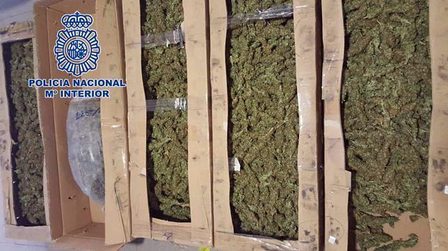 Le pillan con once kilos de marihuana en su furgoneta por el olor que desprendía