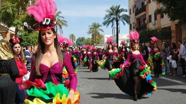 El desfile de Carnaval de Alcalá vuelve a su antiguo formato en sábado